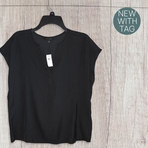 (NWT)Banana Republic Black Women's Blouse Size Medium